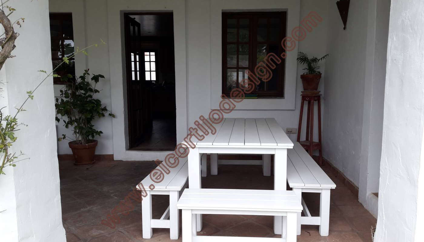 Outdoor table white finish